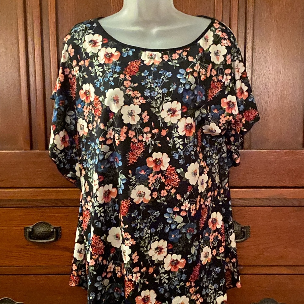 Floral Print Women's Tunic Top - Black and Multicolor